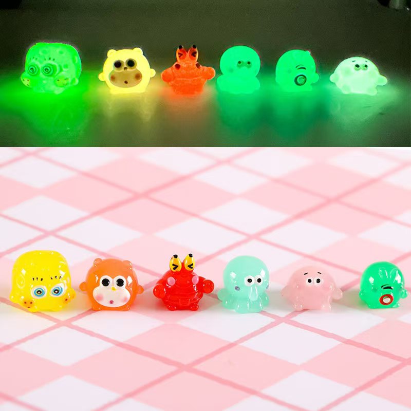 NO.25 Luminous Spongebob family ( play 9-grid game )