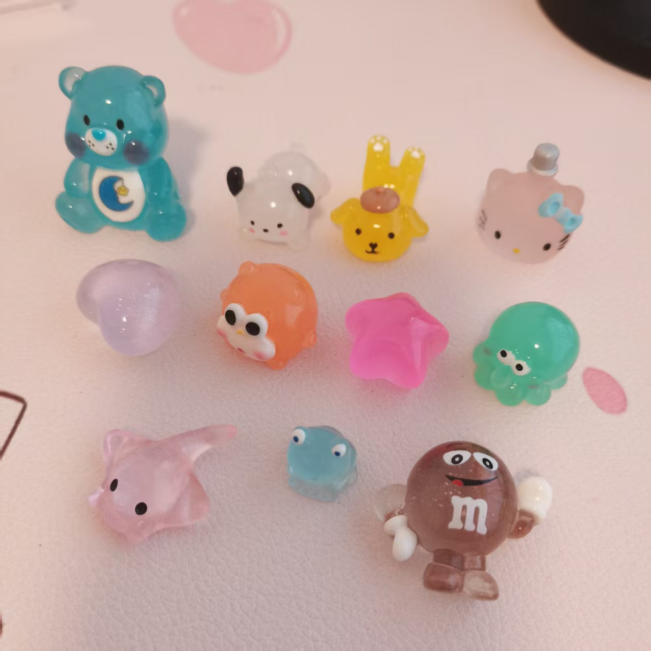 A003  Mystery bags ( mix luminous charms )