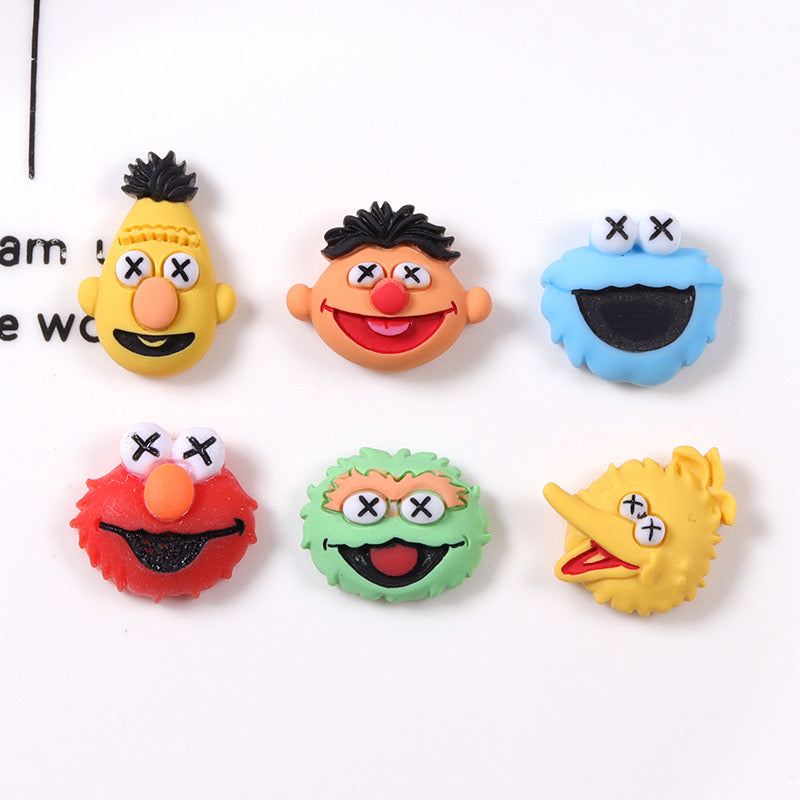 C11   resin Sesame Street  ( play 9 - grid game )